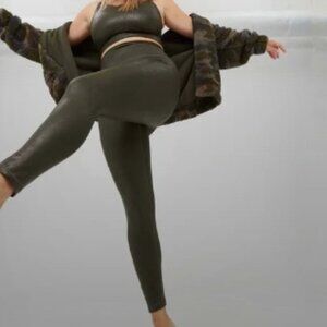 Offline by Aerie Size Large Green Sheen Black Crackle Soft Stretch Leggings